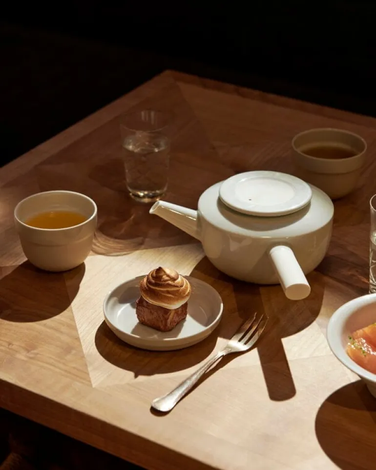 1616 / arita japan CMA Japanese teapot, 650 ml, white