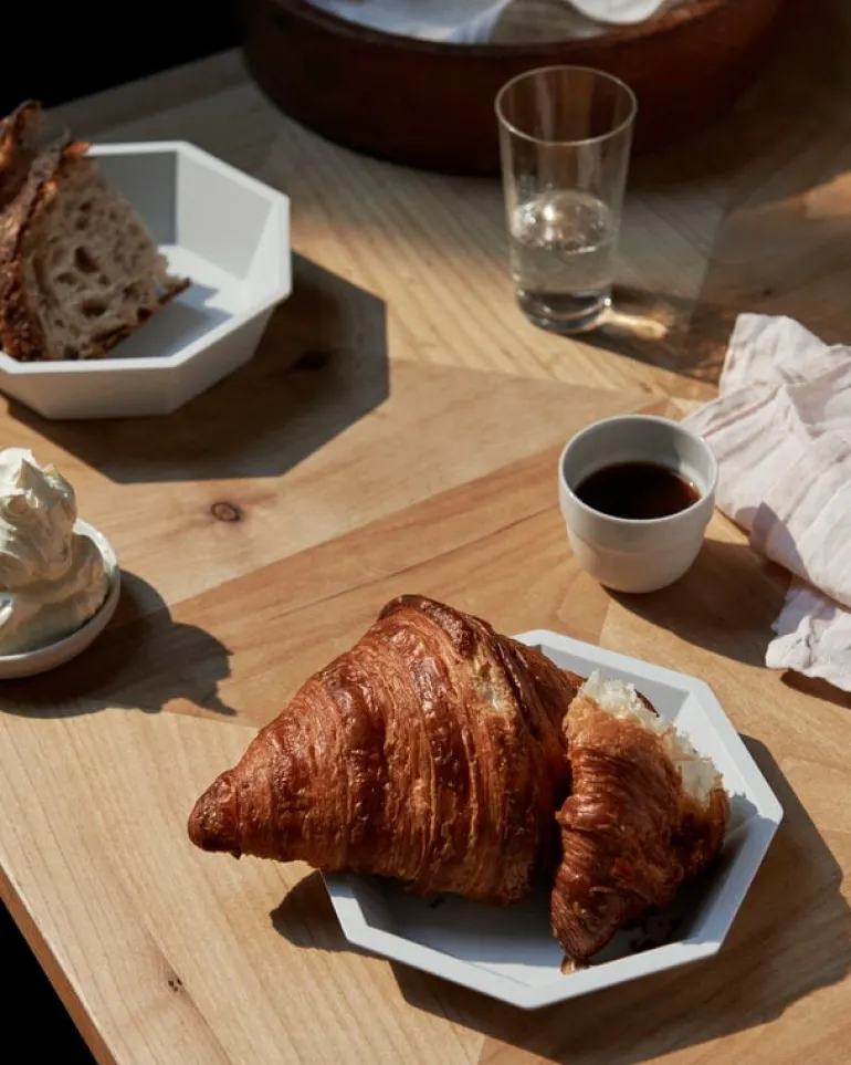 1616 / arita japan TY Anise 150 plate, unglazed grey