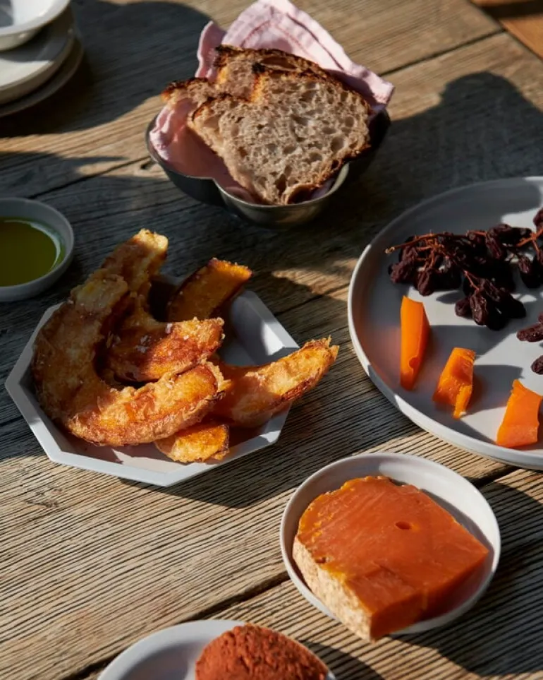 1616 / arita japan TY Anise 150 plate, unglazed grey