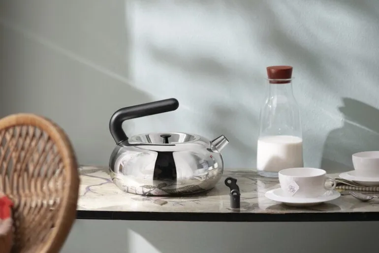 Alessi Bulbul kettle, steel - black