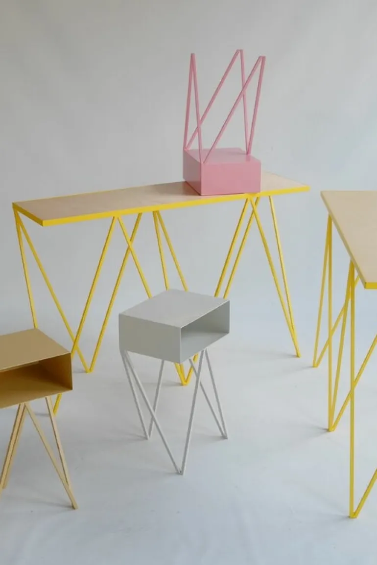 &New Giraffe console table, yellow