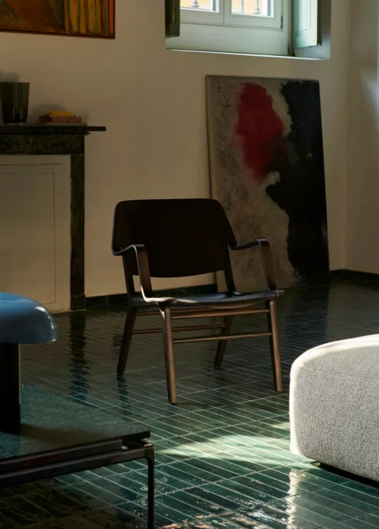 &Tradition AX HM11 lounge chair with armrest, dark stained oak