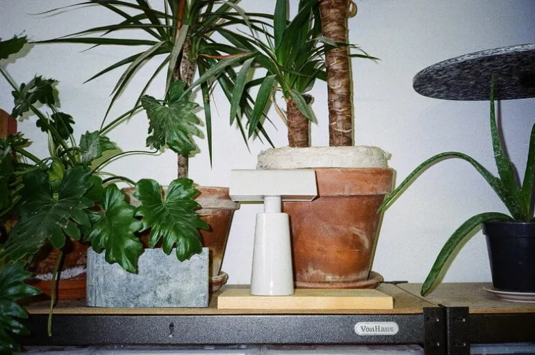 &Tradition Caret MF1 portable table lamp, silk grey