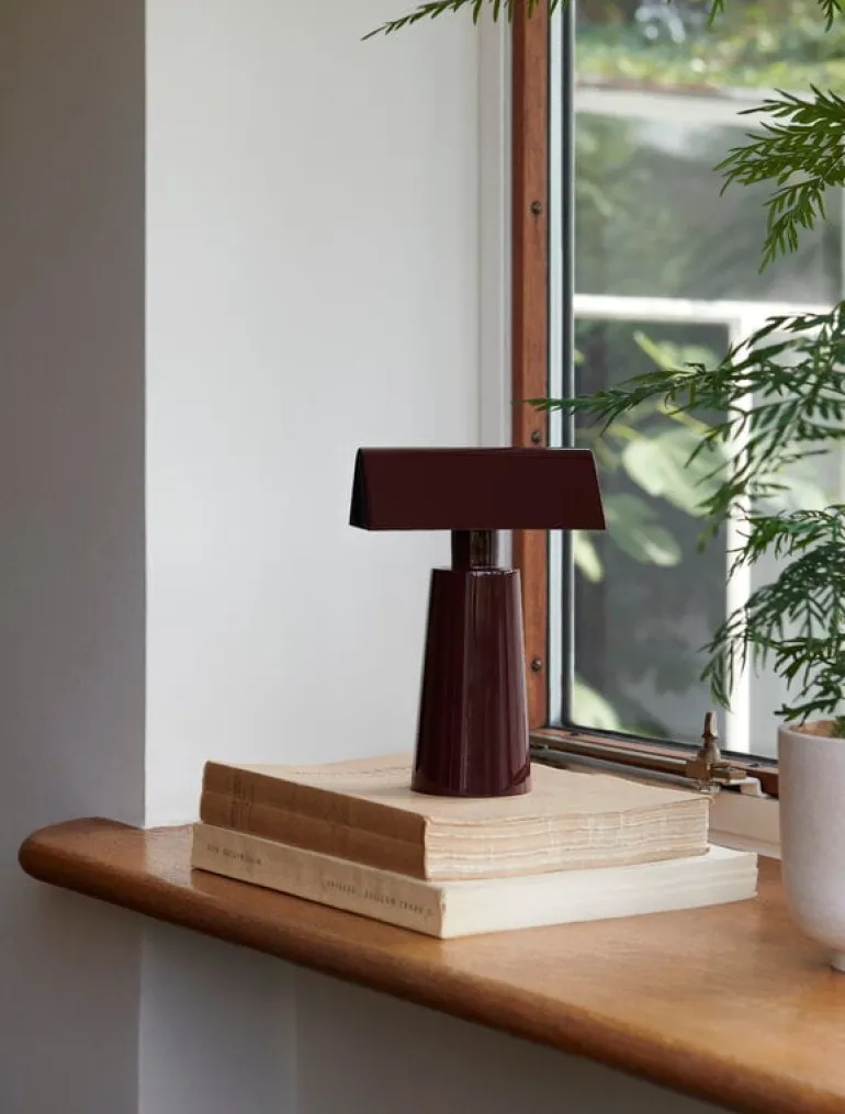 &Tradition Caret MF1 portable table lamp, dark burgundy