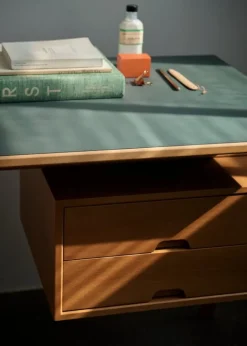 &Tradition Daystak RD3 desk, honey stained beech - Fenix Verde Comodoro