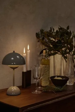 &Tradition Flowerpot VP9 portable table lamp, grey beige