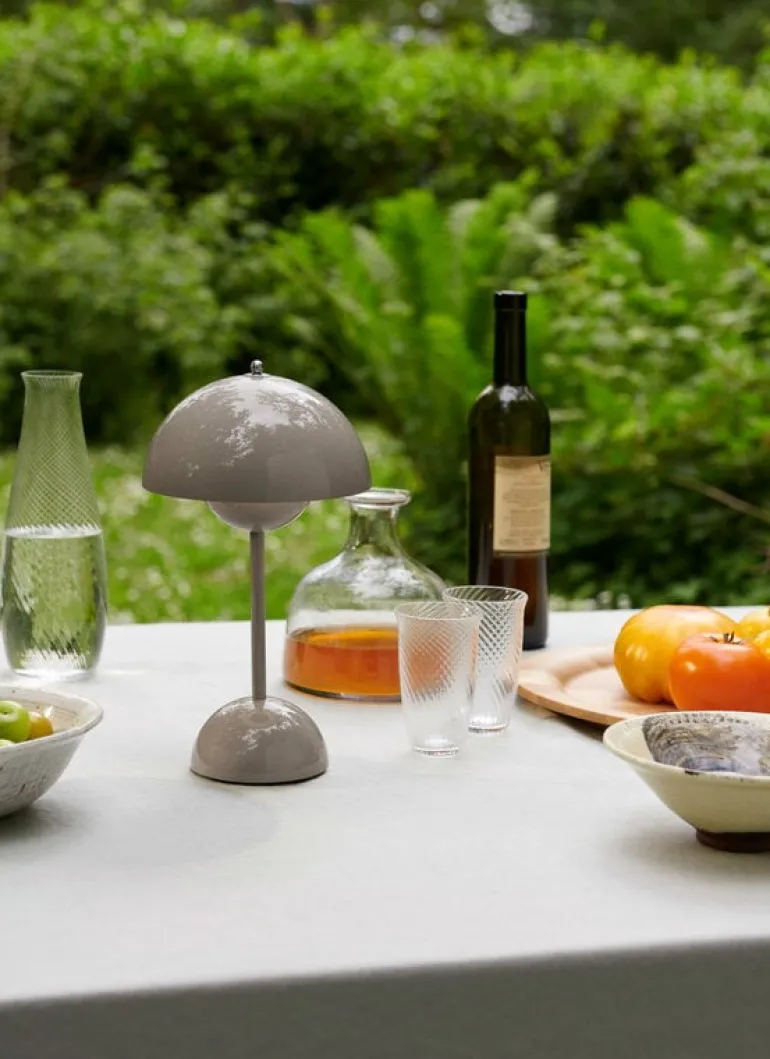 &Tradition Flowerpot VP9 portable table lamp, grey beige