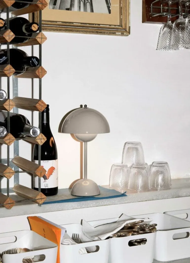 &Tradition Flowerpot VP9 portable table lamp, grey beige