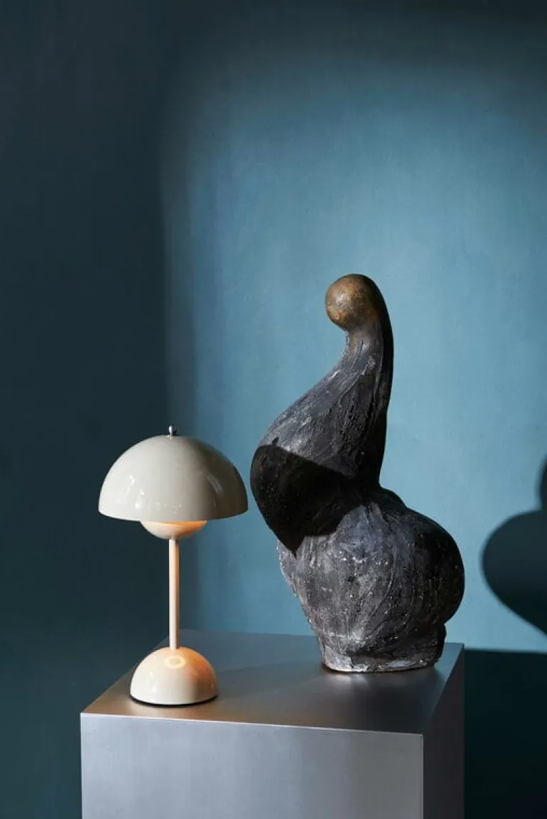 &Tradition Flowerpot VP9 portable table lamp, grey beige