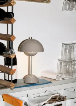 &Tradition Flowerpot VP9 portable table lamp, grey beige