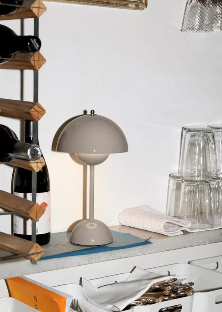 &Tradition Flowerpot VP9 portable table lamp, grey beige