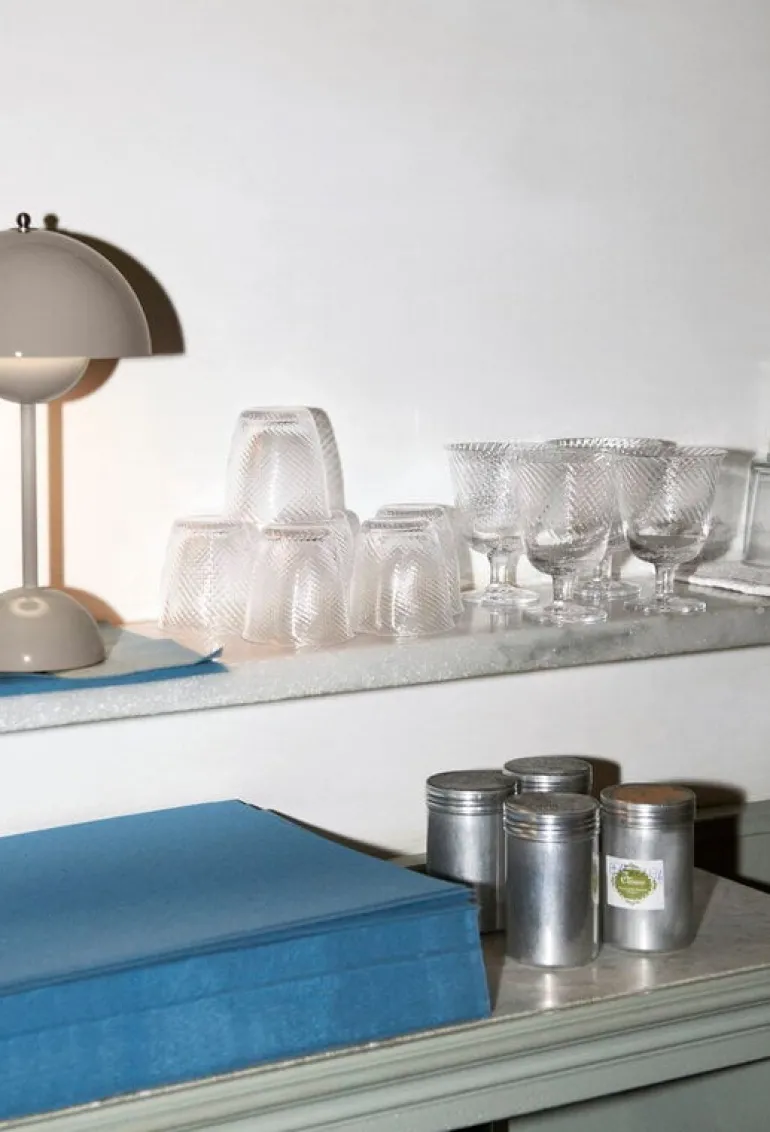 &Tradition Flowerpot VP9 portable table lamp, grey beige