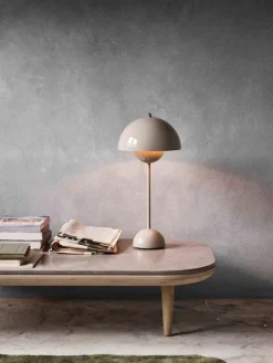 &Tradition Flowerpot VP3 table lamp, grey beige