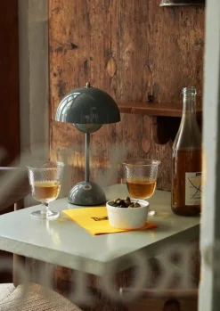 &Tradition Flowerpot VP9 portable table lamp, stone blue