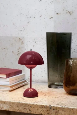 &Tradition Flowerpot VP9 portable table lamp, dark plum