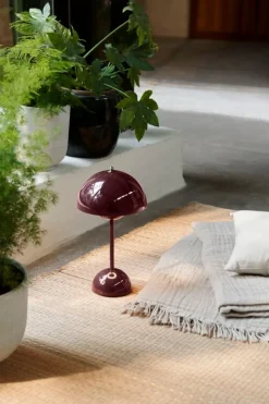 &Tradition Flowerpot VP9 portable table lamp, dark plum