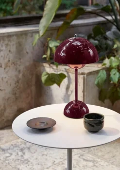 &Tradition Flowerpot VP9 portable table lamp, dark plum
