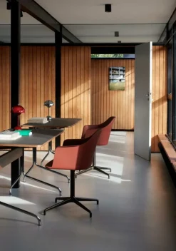 &Tradition Flowerpot VP9 portable table lamp, dark plum