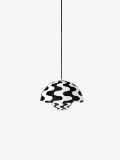 &Tradition Flowerpot VP7 pendant, black - white