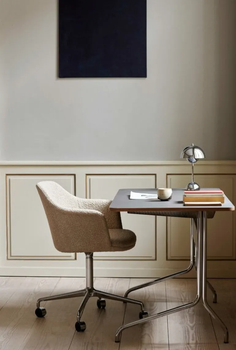 &Tradition Flowerpot VP9 portable table lamp, chrome plated