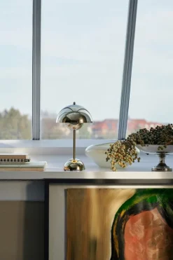 &Tradition Flowerpot VP9 portable table lamp, chrome plated