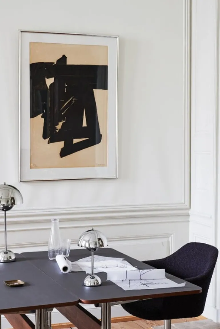 &Tradition Flowerpot VP9 portable table lamp, chrome plated