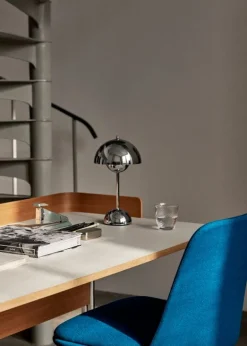 &Tradition Flowerpot VP9 portable table lamp, chrome plated