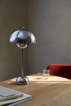 &Tradition Flowerpot VP3 table lamp, chrome plated