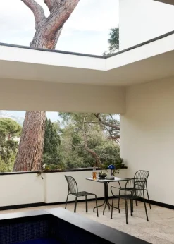 &Tradition Flowerpot VP9 portable table lamp, cobalt blue