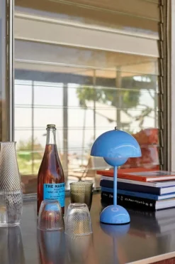 &Tradition Flowerpot VP9 portable table lamp, swim blue