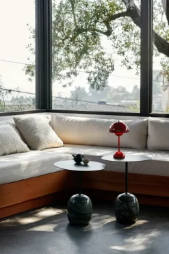 &Tradition Flowerpot VP9 portable table lamp, vermilion red