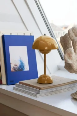 &Tradition Flowerpot VP9 portable table lamp, mustard