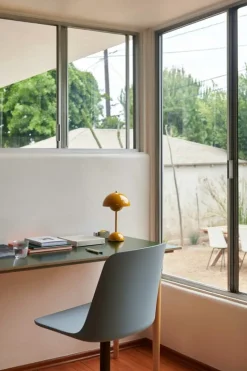 &Tradition Flowerpot VP9 portable table lamp, mustard