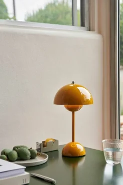 &Tradition Flowerpot VP9 portable table lamp, mustard