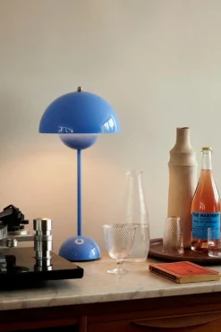 &Tradition Flowerpot VP3 table lamp, swim blue