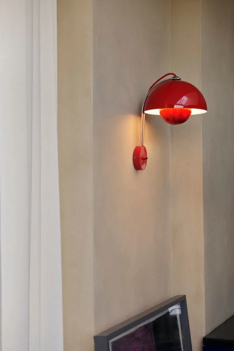 &Tradition Flowerpot VP8 wall lamp, vermilion red