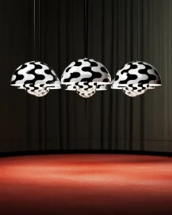 &Tradition Flowerpot VP2 pendant, black - white