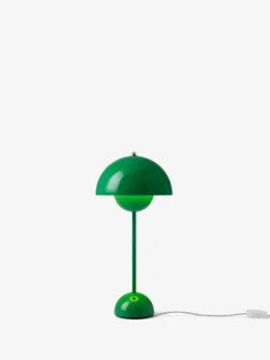 &Tradition Flowerpot VP3 table lamp, signal green