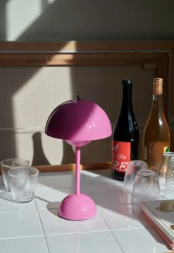 &Tradition Flowerpot VP9 portable table lamp, tangy pink
