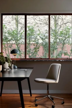 &Tradition Flowerpot VP3 table lamp, stone blue