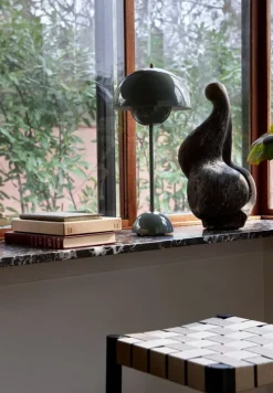 &Tradition Flowerpot VP3 table lamp, stone blue