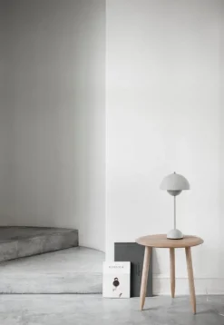 &Tradition Flowerpot VP3 table lamp, matt light grey