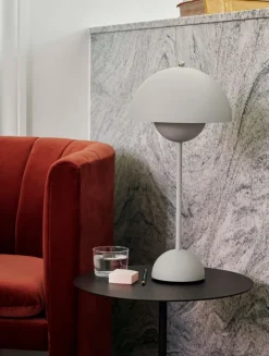 &Tradition Flowerpot VP3 table lamp, matt light grey