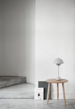 &Tradition Flowerpot VP3 table lamp, matt light grey