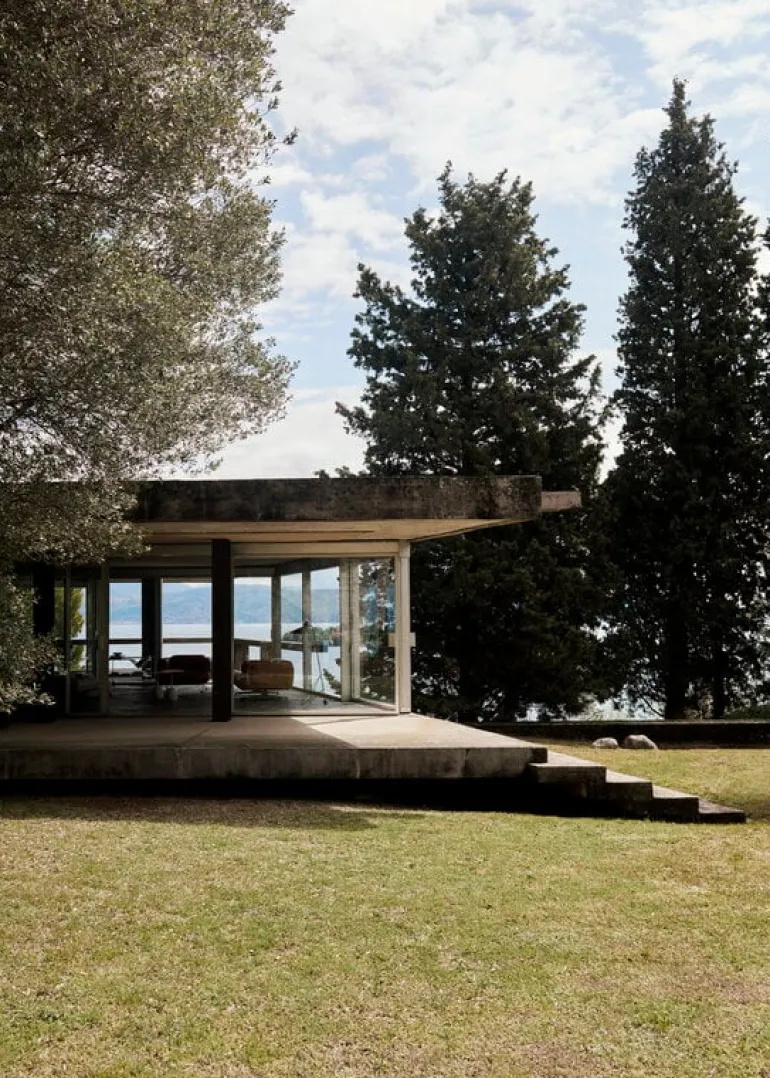 &Tradition Inland AV21 lounge chair, black - cognac Noble leather