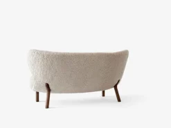 &Tradition Little Petra VB2 sofa, Moonlight sheepskin - oiled walnut