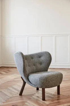 &Tradition Little Petra lounge chair, Hallingdal 130 - walnut