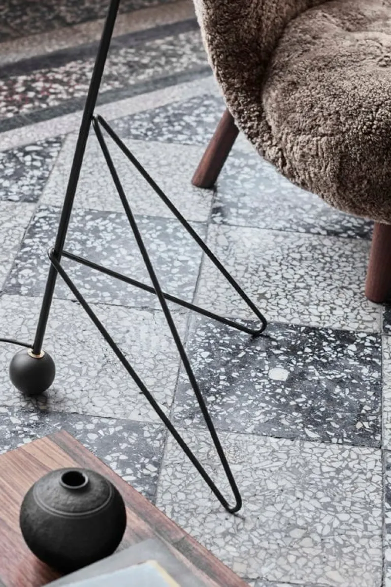 &Tradition Little Petra lounge chair, Sahara sheepskin - walnut