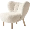 &Tradition Little Petra lounge chair, Moonlight sheepskin - white oiled oak
