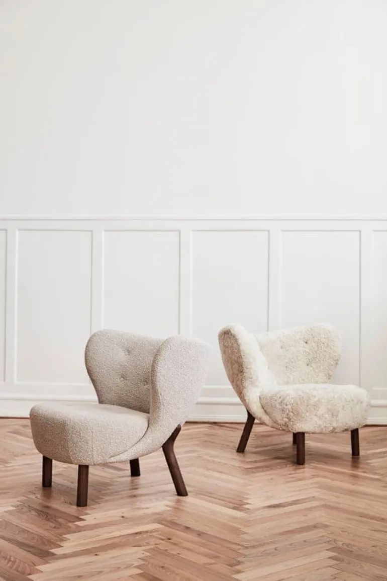 &Tradition Little Petra lounge chair, Moonlight sheepskin - walnut